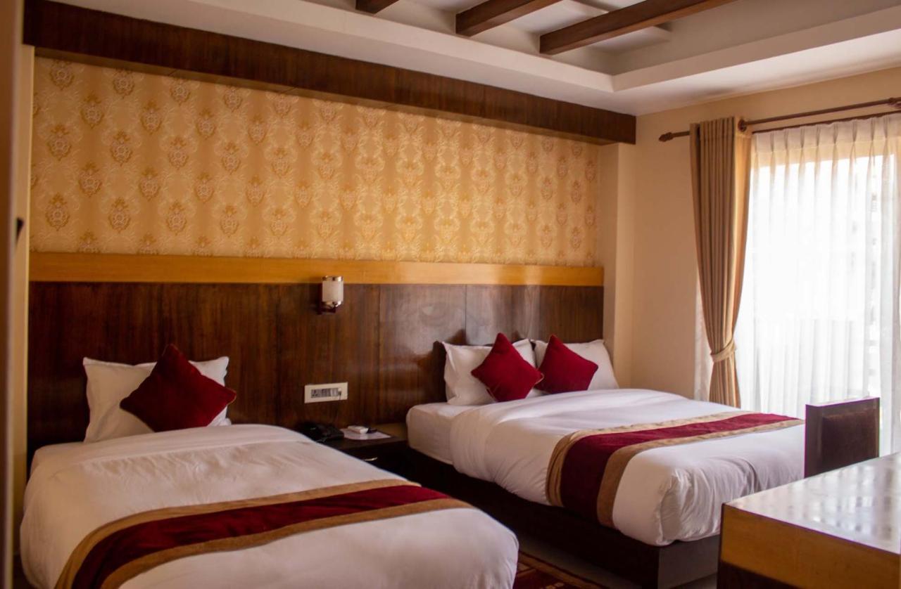 Hotel Silverline Покхара Экстерьер фото