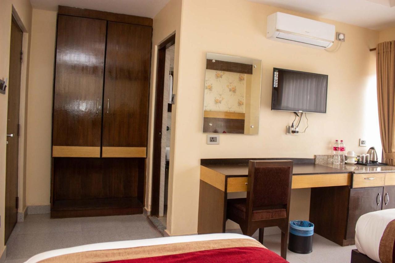 Hotel Silverline Покхара Экстерьер фото
