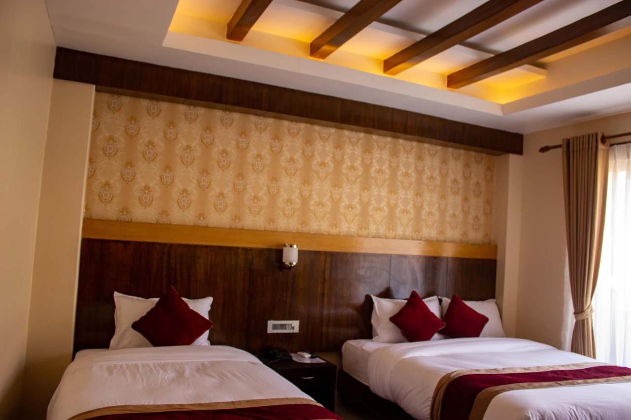 Hotel Silverline Покхара Экстерьер фото
