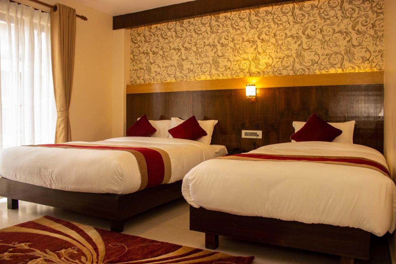Hotel Silverline Покхара Экстерьер фото