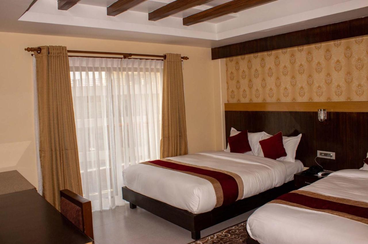 Hotel Silverline Покхара Экстерьер фото
