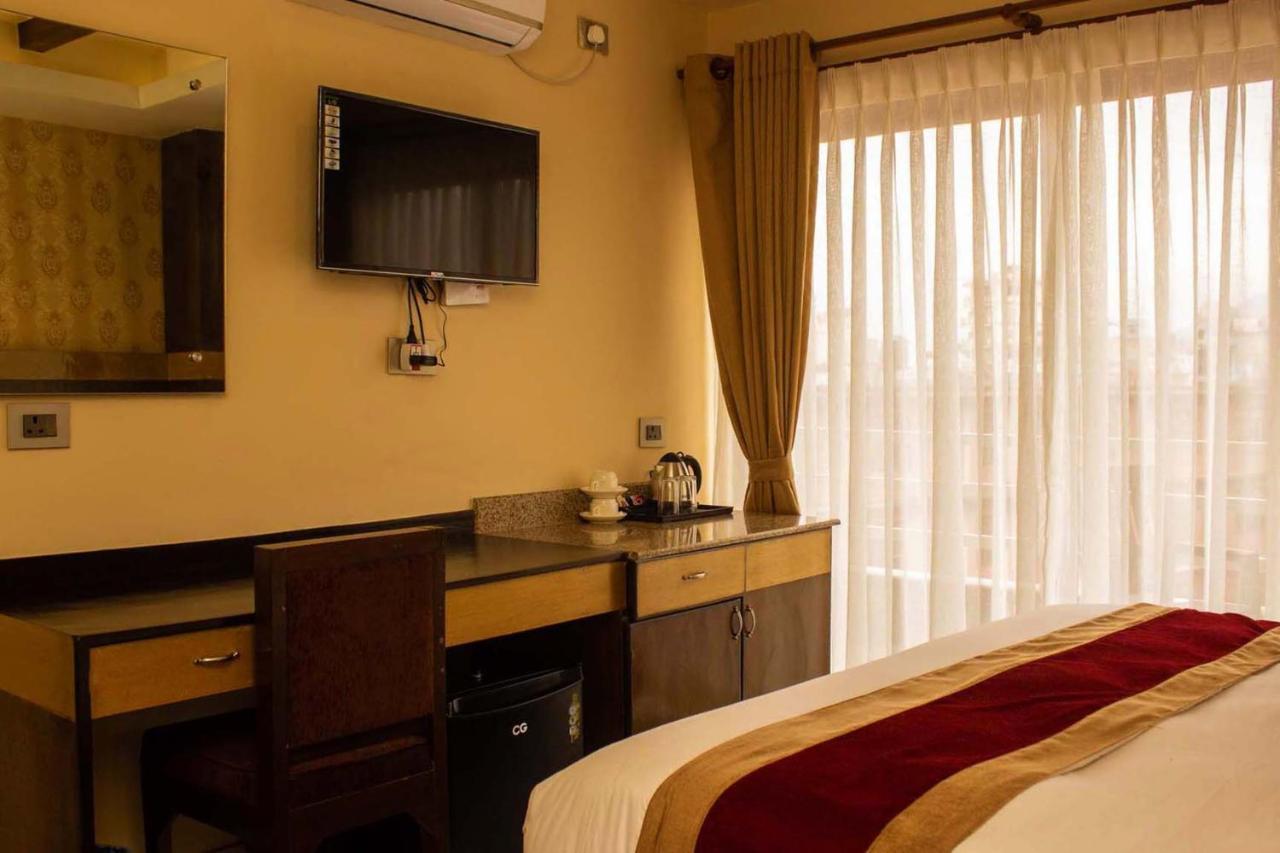 Hotel Silverline Покхара Экстерьер фото
