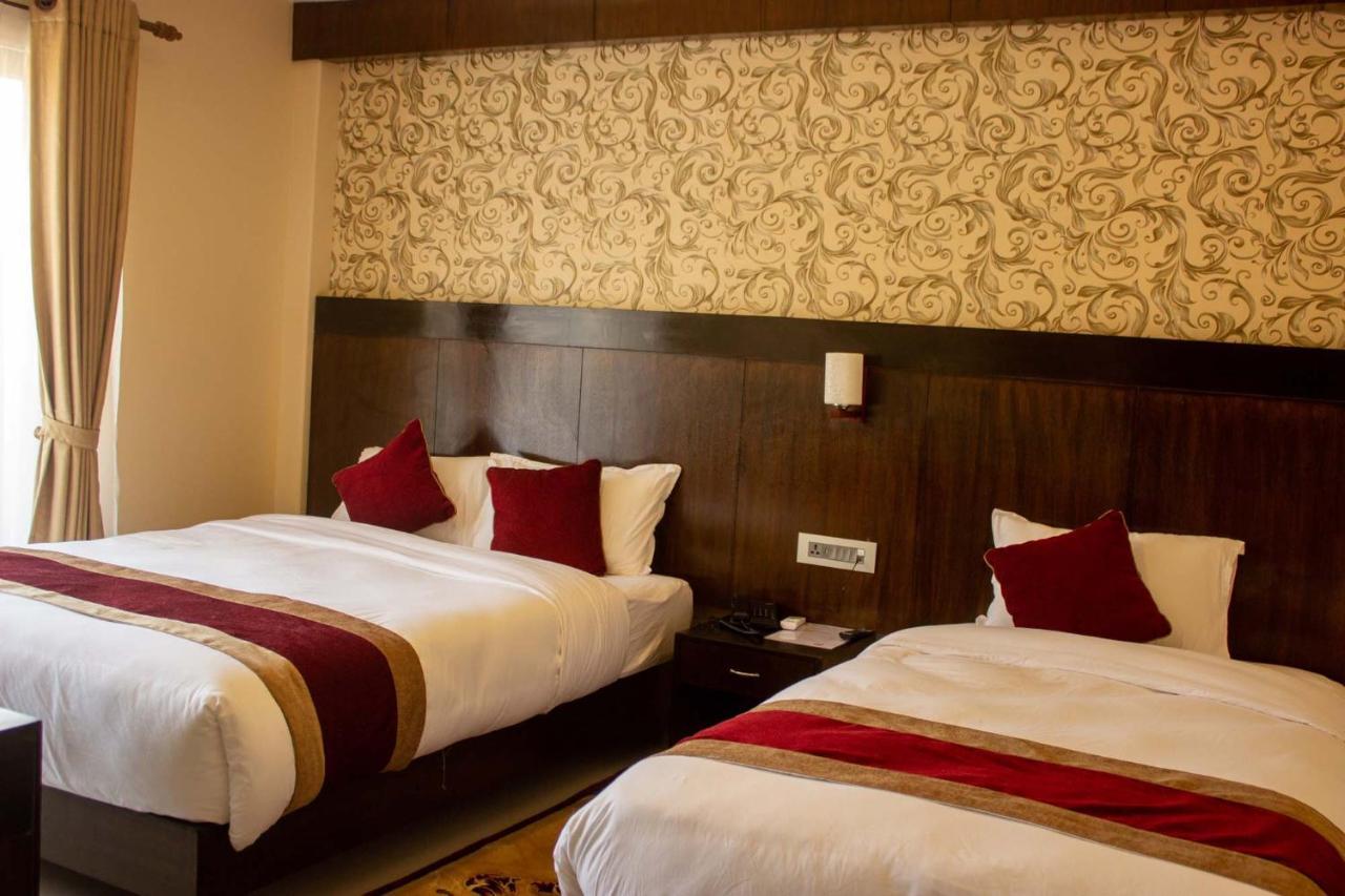Hotel Silverline Покхара Экстерьер фото