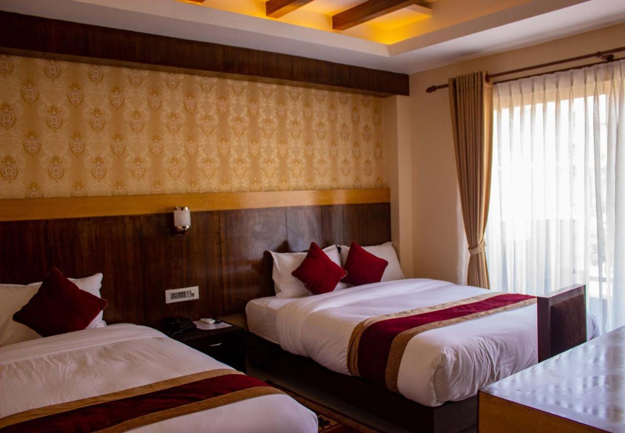 Hotel Silverline Покхара Экстерьер фото