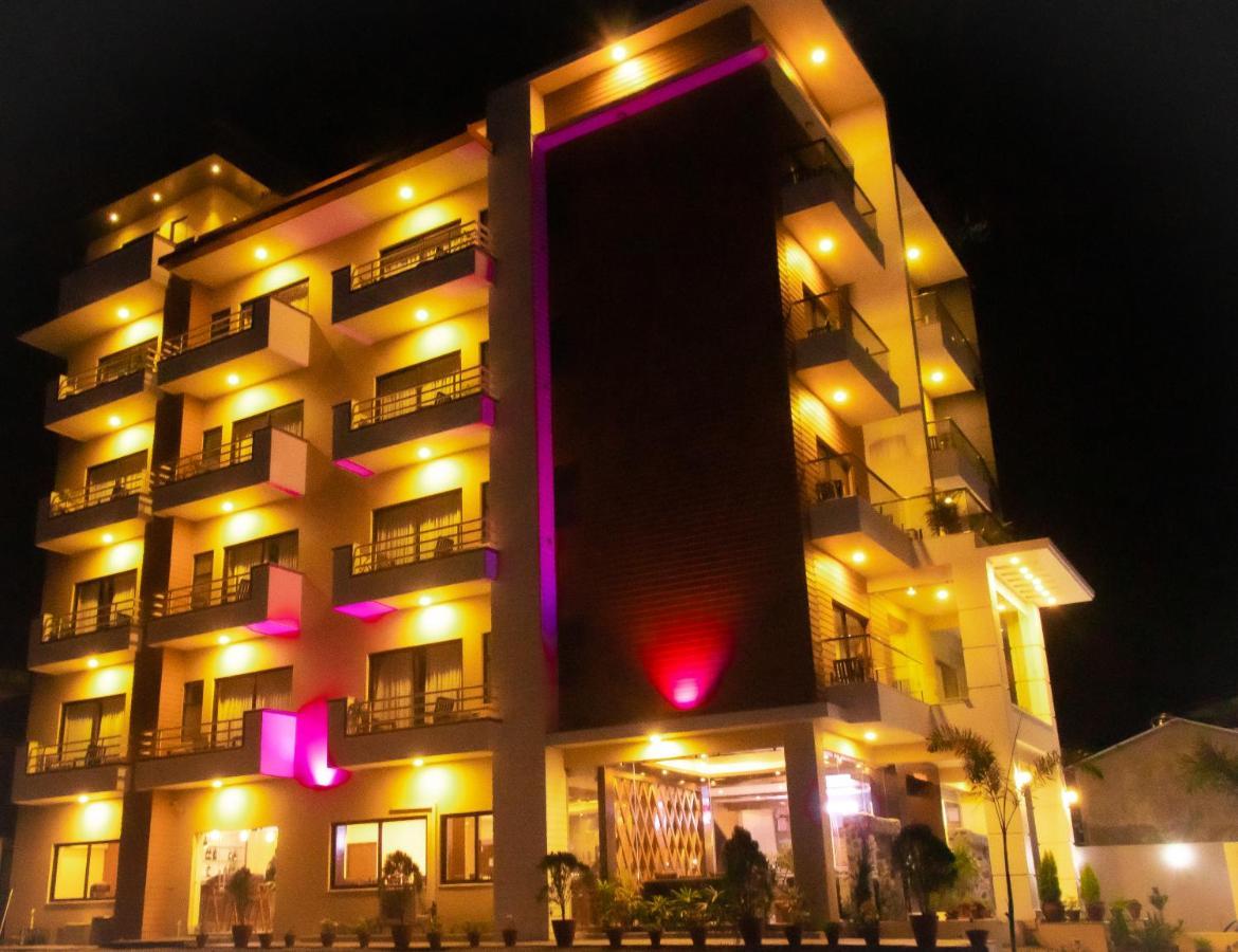 Hotel Silverline Покхара Экстерьер фото